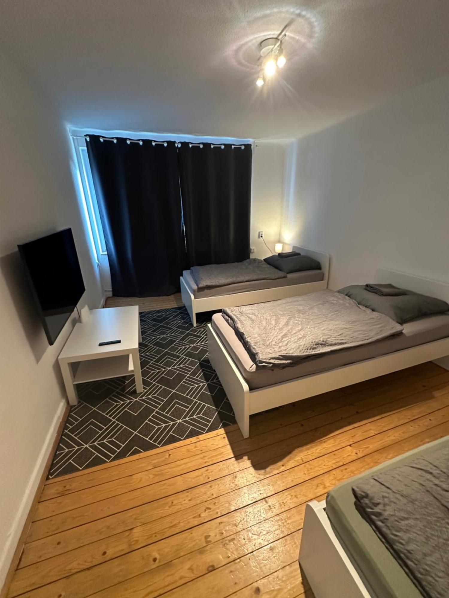 Doppelbett Unterkunft Vahrenwald-List ハノーファー エクステリア 写真