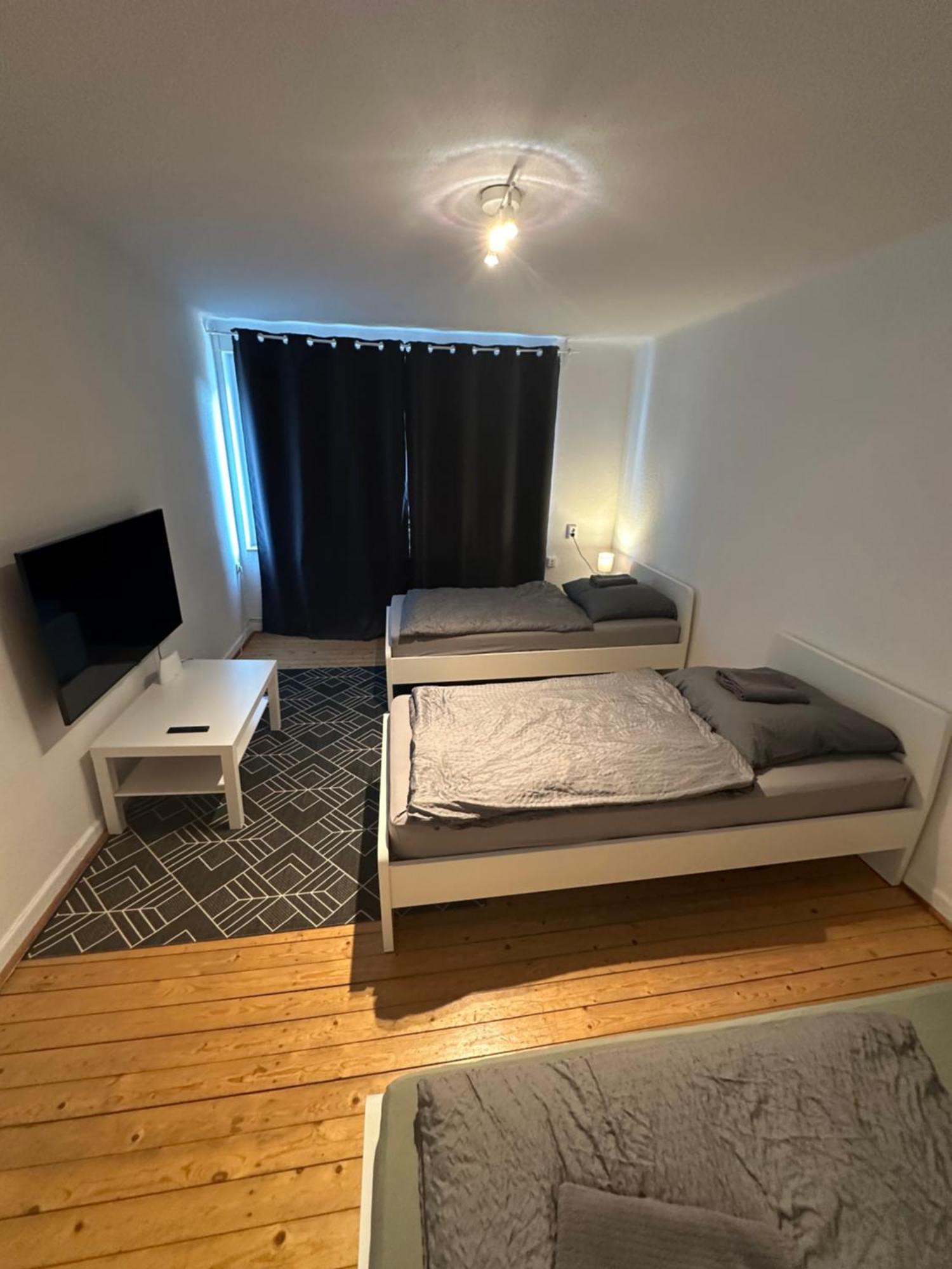 Doppelbett Unterkunft Vahrenwald-List ハノーファー エクステリア 写真